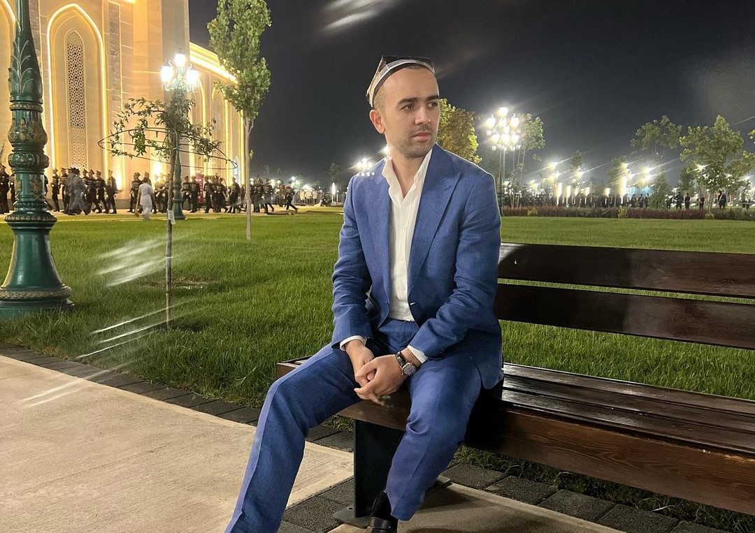 Katta kokrakli seksual Teylor